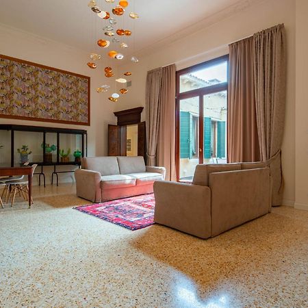 Ca' Longo Palace Damasco Венеция Екстериор снимка