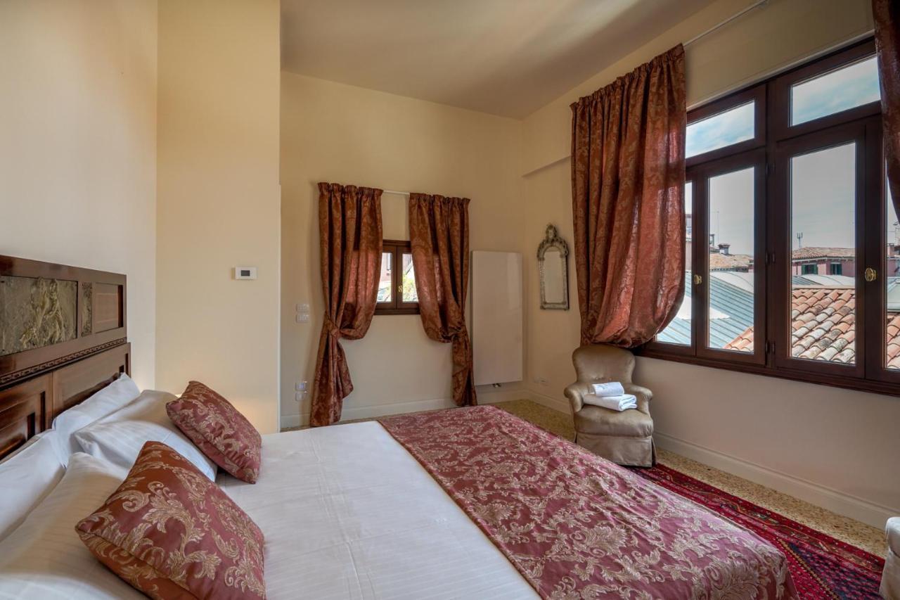 Ca' Longo Palace Damasco Венеция Екстериор снимка