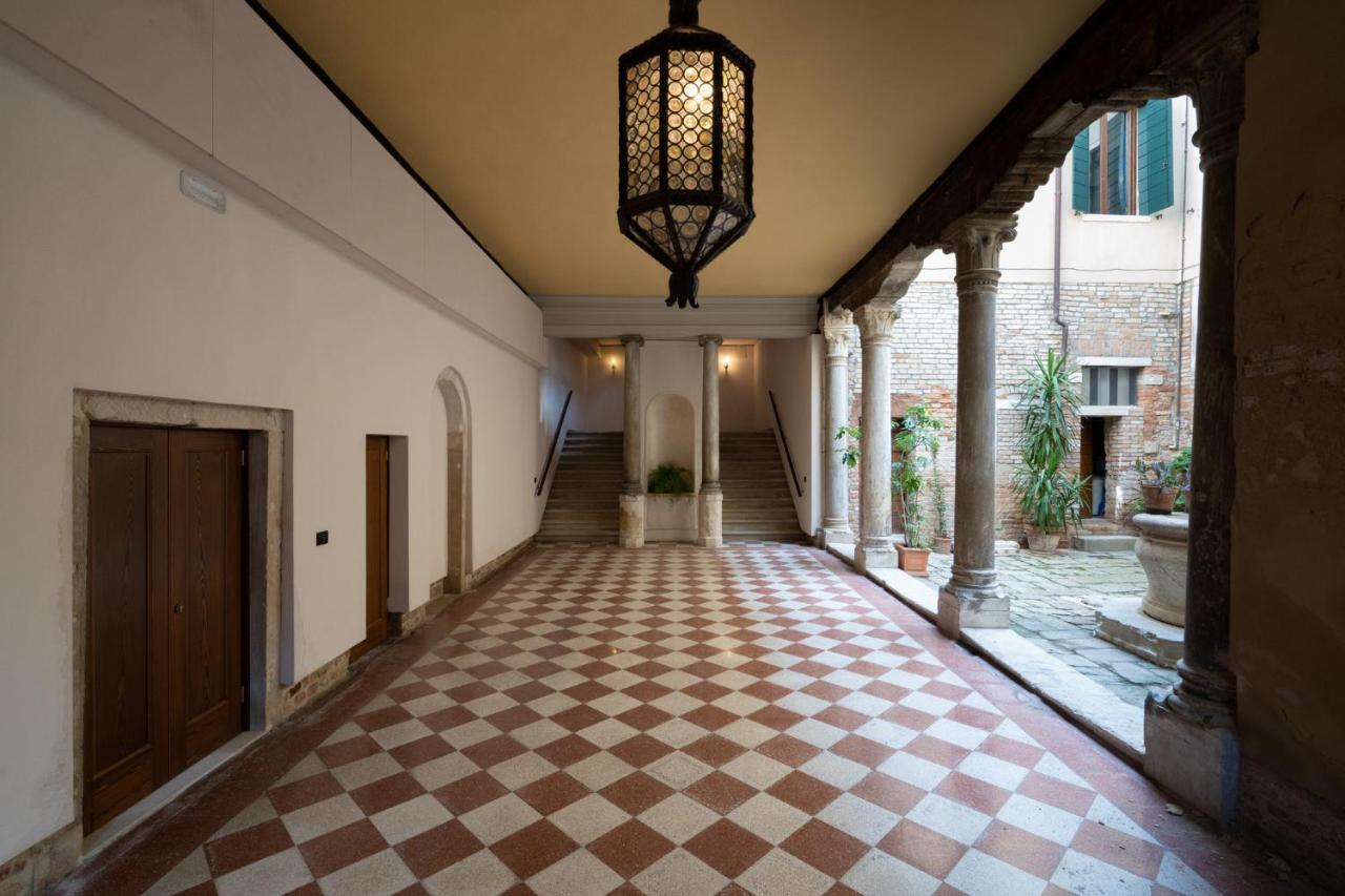 Ca' Longo Palace Damasco Венеция Екстериор снимка