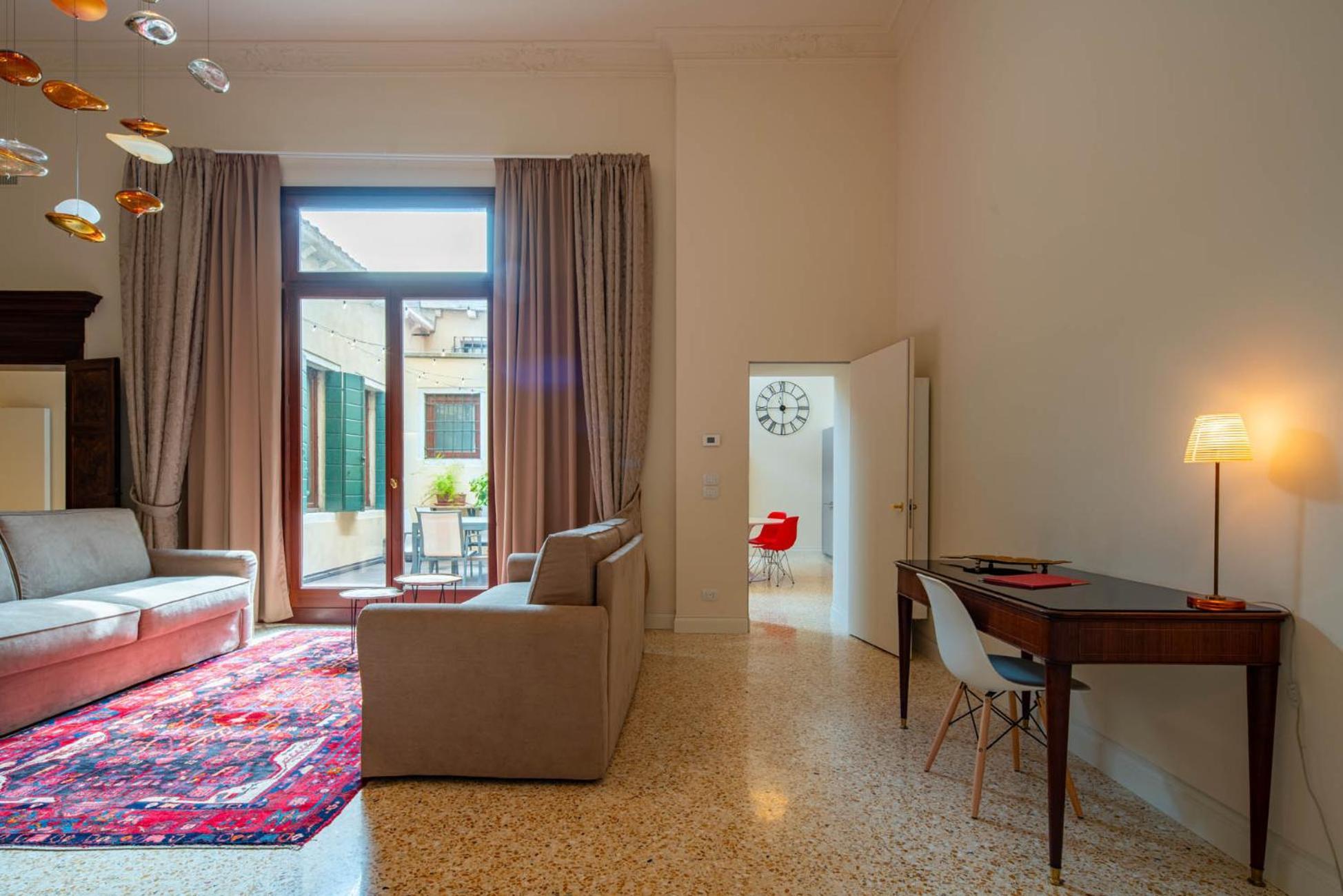 Ca' Longo Palace Damasco Венеция Екстериор снимка